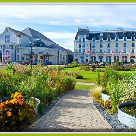 Cabourg, Appartement Plain Pied Avec Terrasse Acces Direct A La Plage Exterior foto